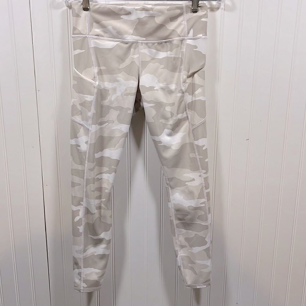 Athleta camo contender 7/8 tight legging